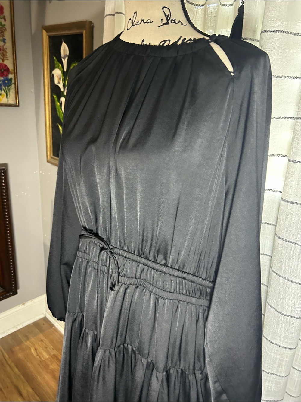Wonderly Black Long-Sleeve Drawstring Waist Midi Dress - Picture 2 of 5